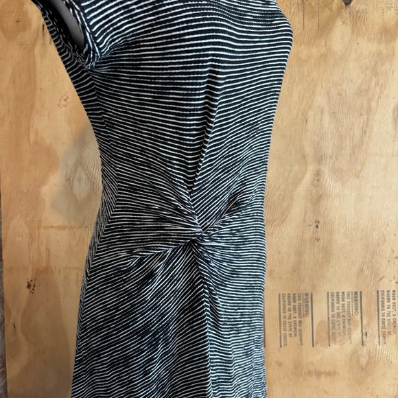 NWT Max Studio Twist Front Cap Sleeve Black & White Striped Dress Sz S - Picture 3 of 6